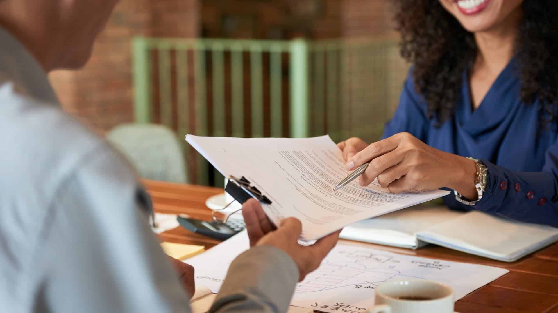 Le contrat de freelance : les mentions et clauses indispensables pour se protéger